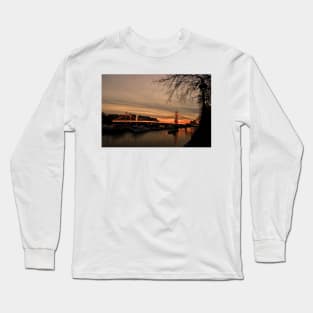 Albert Bridge Sunset River Thames London Long Sleeve T-Shirt